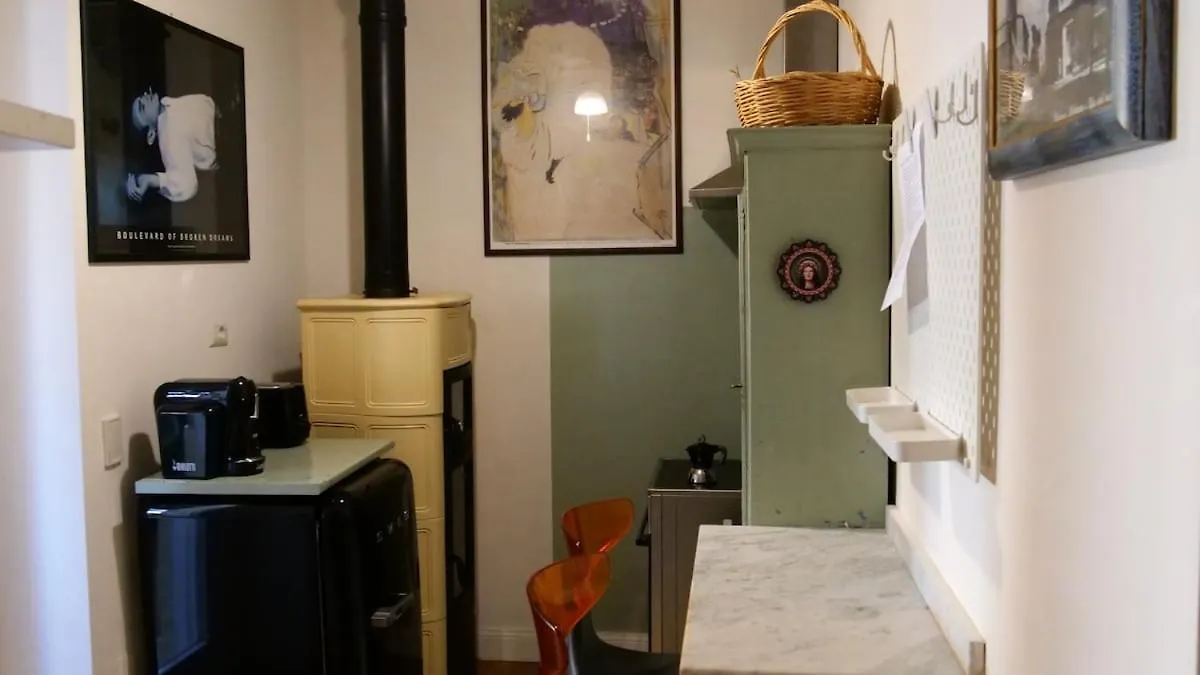 Cozy Artsy Apt Near The Vatican Rome Apartment